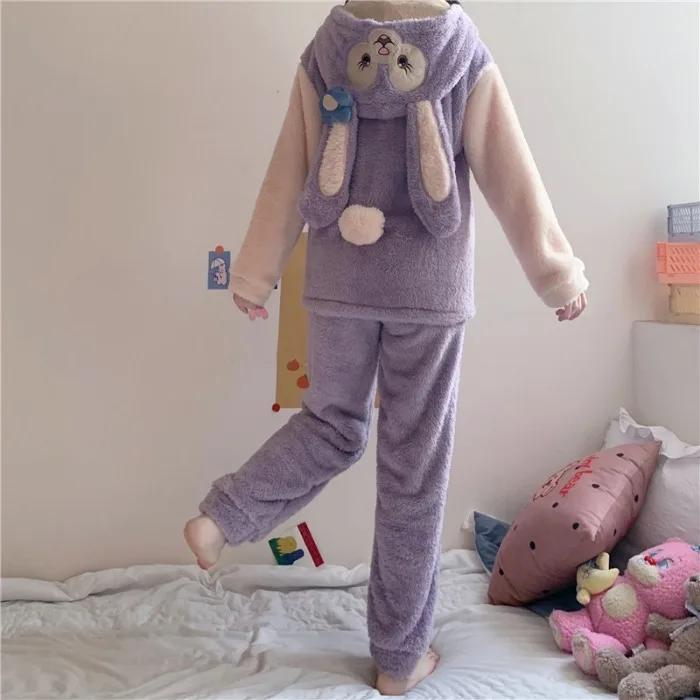 

In autumn and winter the new of thick coral fleece is cute and wears casual nightdresses and pajamas. Home service suit women