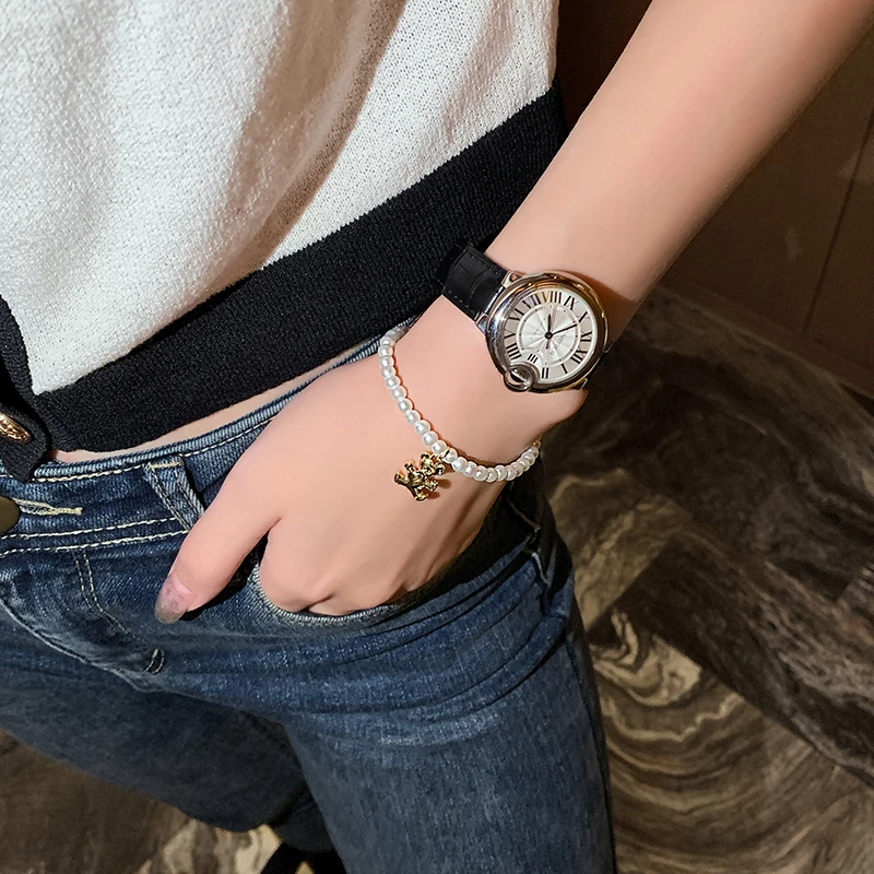 

Talan holding Bear Pendant Bracelet design fashion imitation pearl hand string Japanese Korean tide hand decoration woman