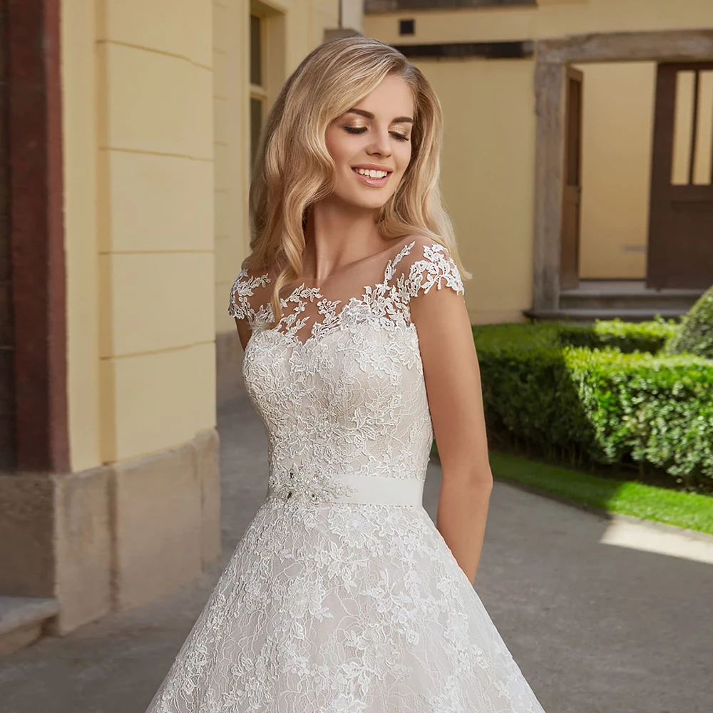 

Lace Tulle Wedding Dress 2020 Charming Applique O-neck Cap Sleeve Chapel Train A-line Bridal Gowns with Bow
