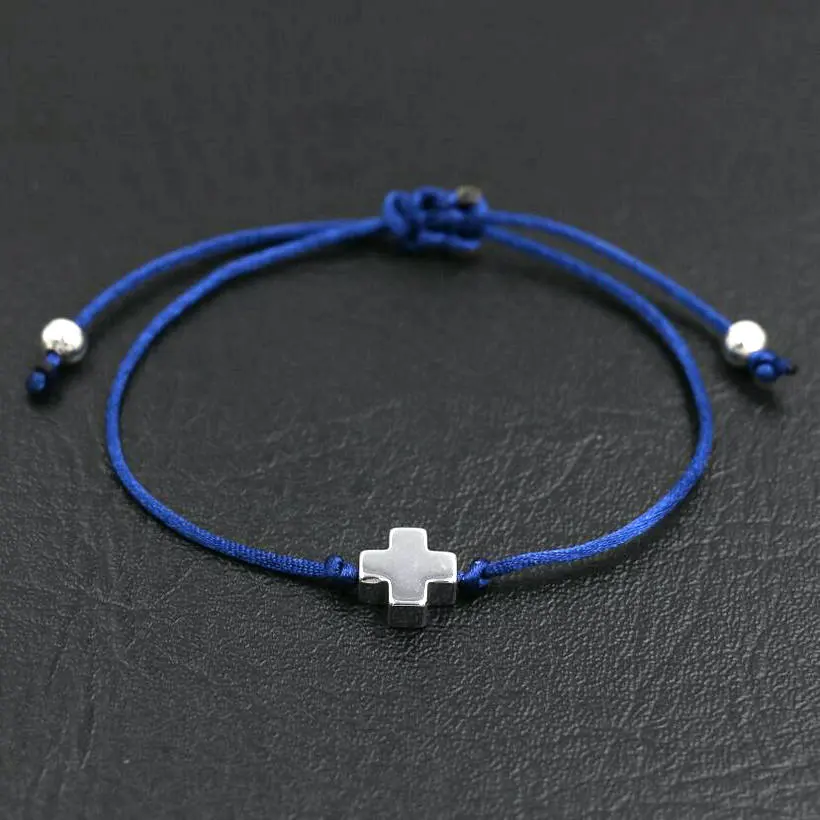 Браслет мужской/женский серебристый с красной нитью и крестиками