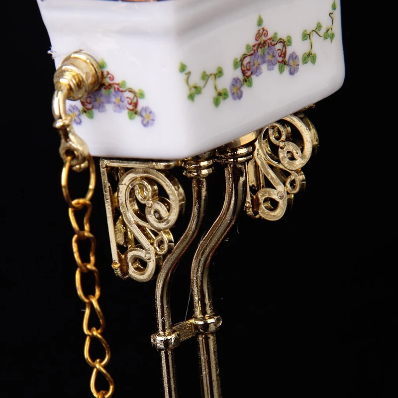 Винтажный фарфоровый унитаз в викторианском стиле для ванной комнаты