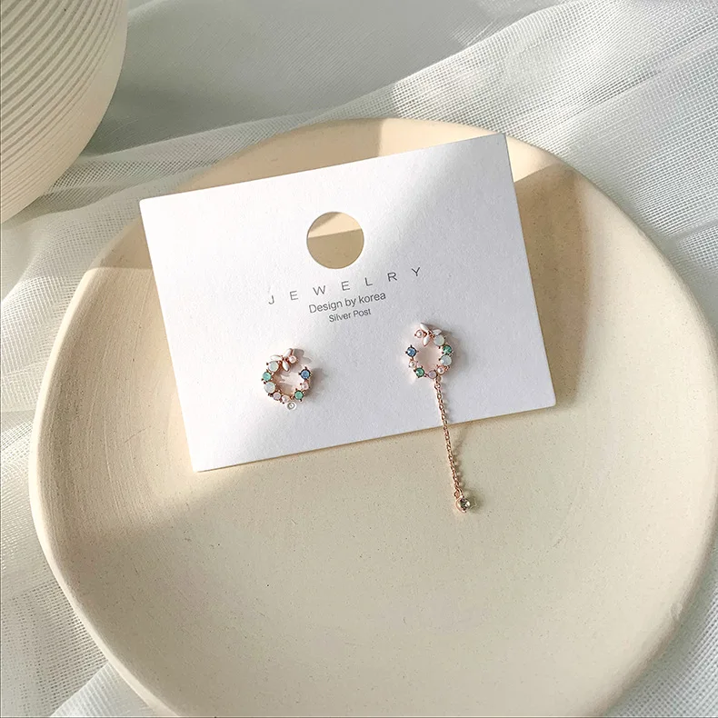 Милые элегантные асимметричные серьги с цветами и кисточками красивые