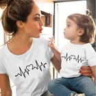 Футболка с надписью Love сердцебиения для мамы и ребенка, хлопковая семейная футболка, летний наряд для мамы и дочки