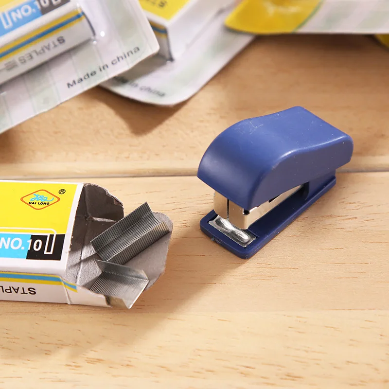 1 шт. Супер Kawaii Мини маленький степлер полезный мини скобы набор офисных скребок