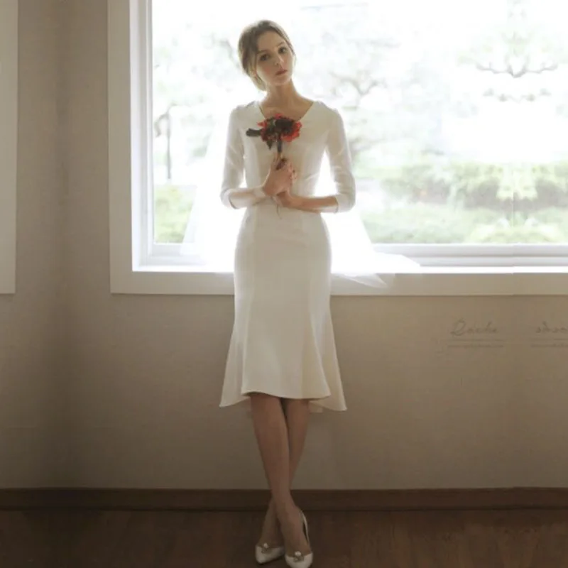 

2021 luxury design high-end fashion Satin banquet dress temperament V-neck white dress sexy elegant slim fishtail wedding dress