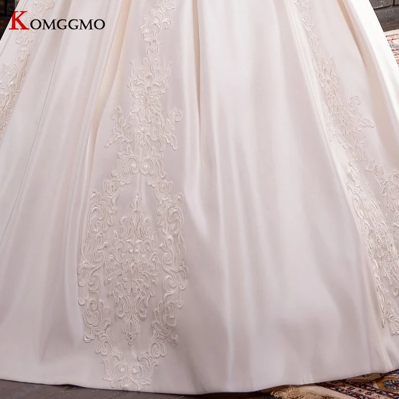 

Luxury Chapel Train Embroidery Appliques Satin Bridal Ball Gown Elegant Boat Neck Off the Shoulder Back Lace Up Wedding Dress