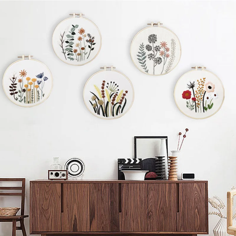 

1pc Sewing Tool Wooden Round Embroidery Hoop Adjustable DIY Desktop Stand Cross Stitch Rack Frames Rings for Adults Girls Gifts