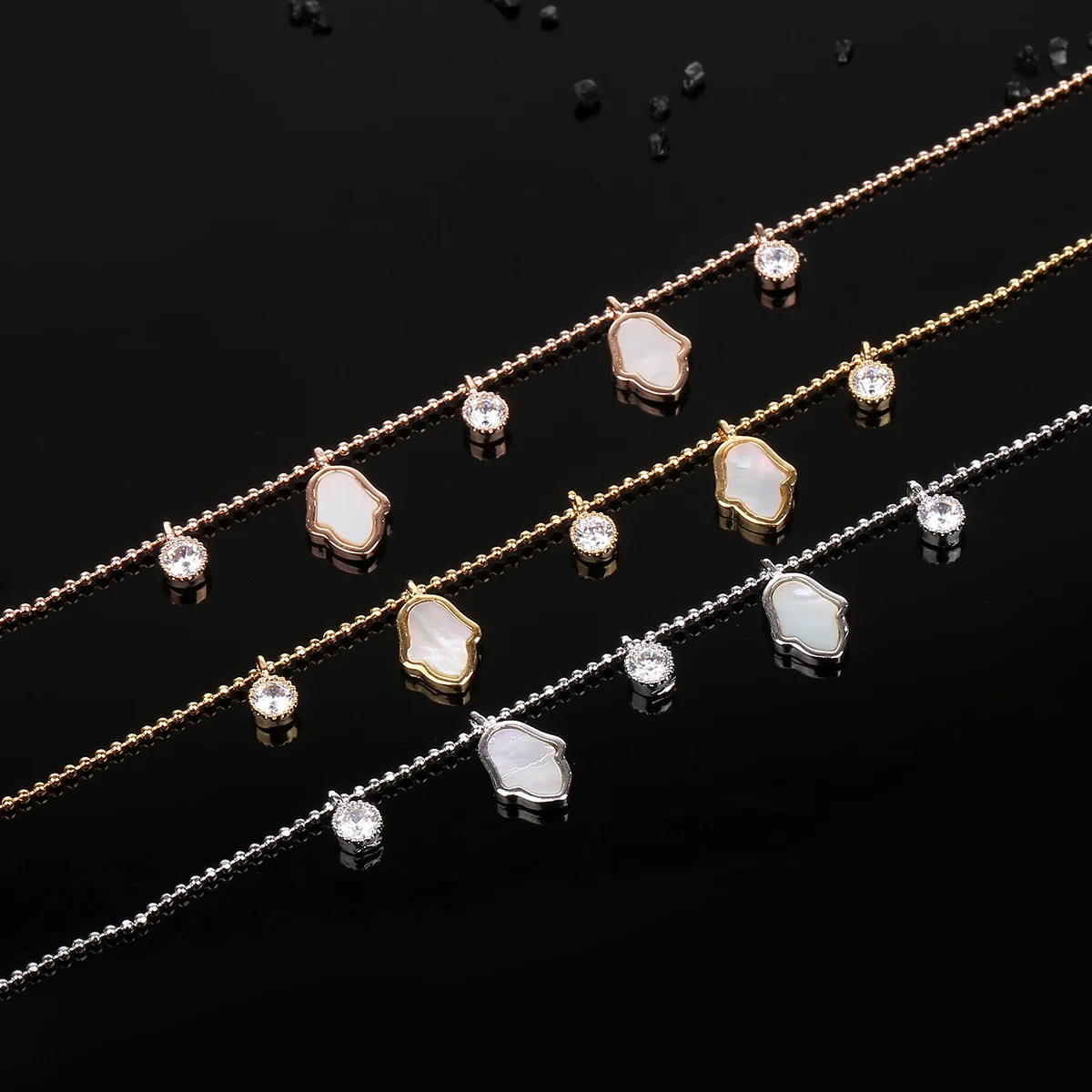 

Necklace 2021 new female exquisite clavicle chain 5 pendant light luxury niche design retro girl holiday gift necklace