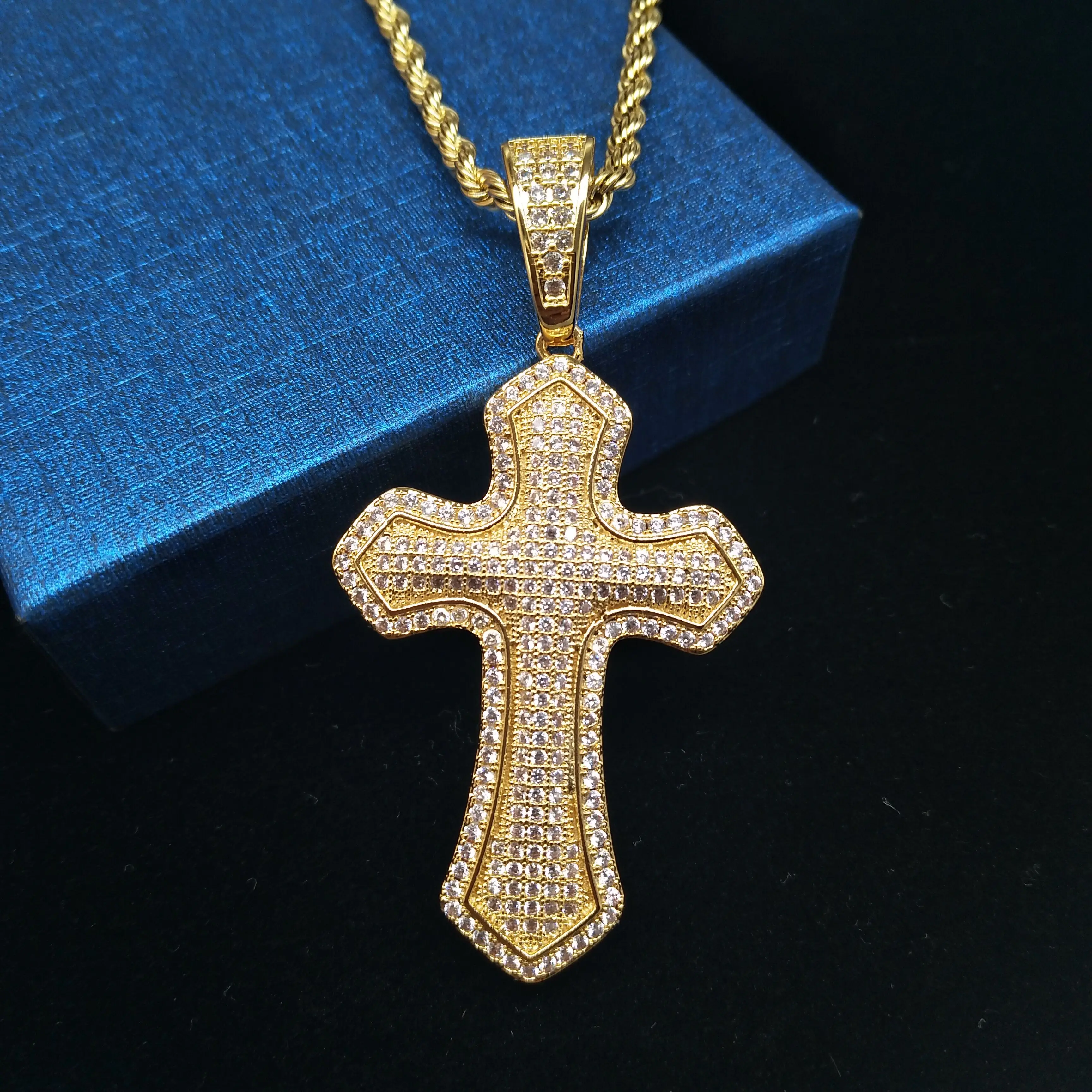 

Fashion Bling Cross Pendants Necklaces for Men 18K Gold Hip Hop Micro Paved Cubic Zirconia Charms Iced Out Rapper Jewelry Gifts