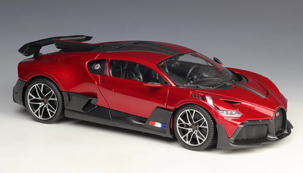 Модель гоночного автомобиля Bugatti Chiron Sport Divo Bburago 1:18 новая в коробке