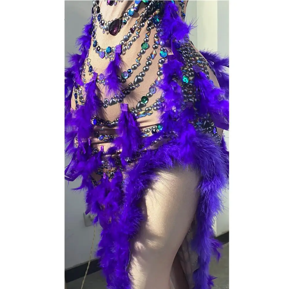 Женское вечернее платье русалка фиолетовое с высоким разрезом стразами и