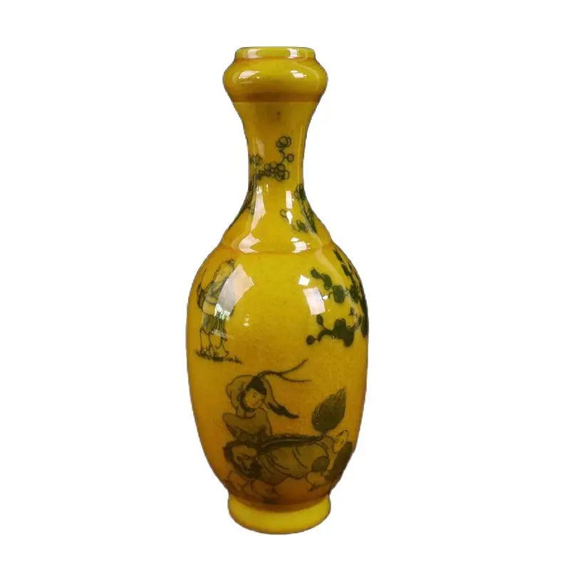 

Китайская старая фарфоровая желтая глазурованная чесночная ваза с рисунком