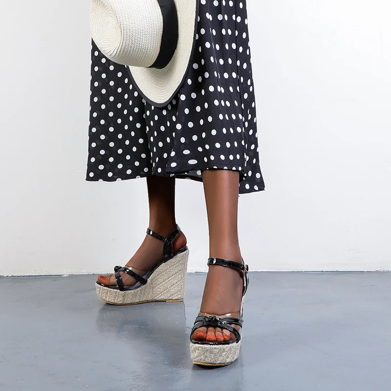 

Oversized Summer Sandals With Floral Wedges Buckles Platform Linen Thick-Heeled Cross Straps Patent Leather Sandals For Women