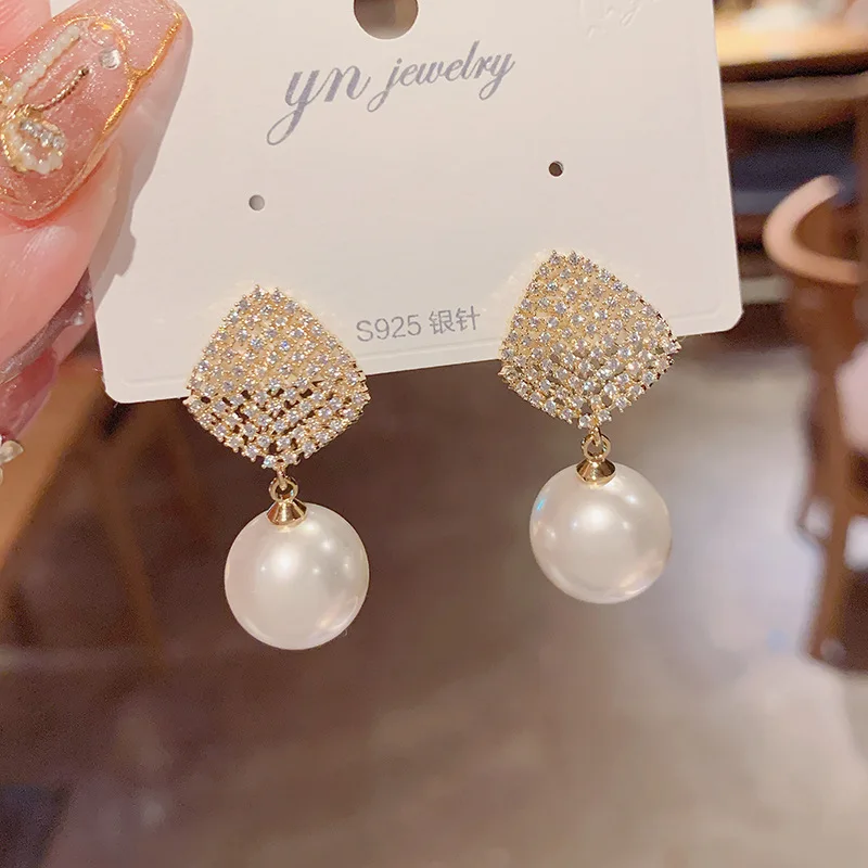 

Luxury 14K Real Gold Micro-inlaid Zircon Diamond Pearl Needle Stud Earrings for Women Cubic Zircon ZC Earrings