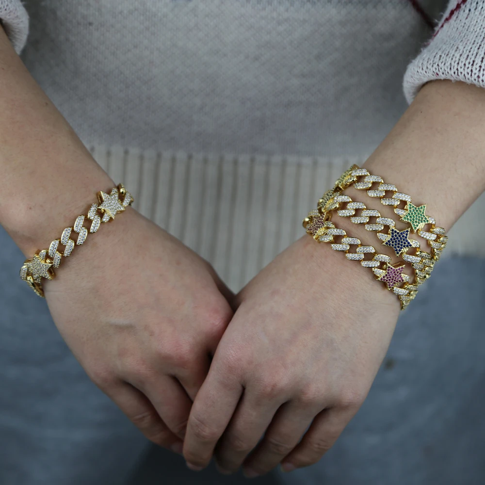 Женский браслет в стиле хип хоп с фианитами позолоченный радужным фианитом форме