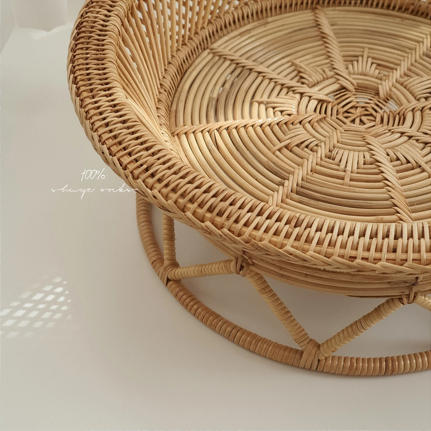 Корзина для фруктов ручной работы необычный ротанговый высокий стол