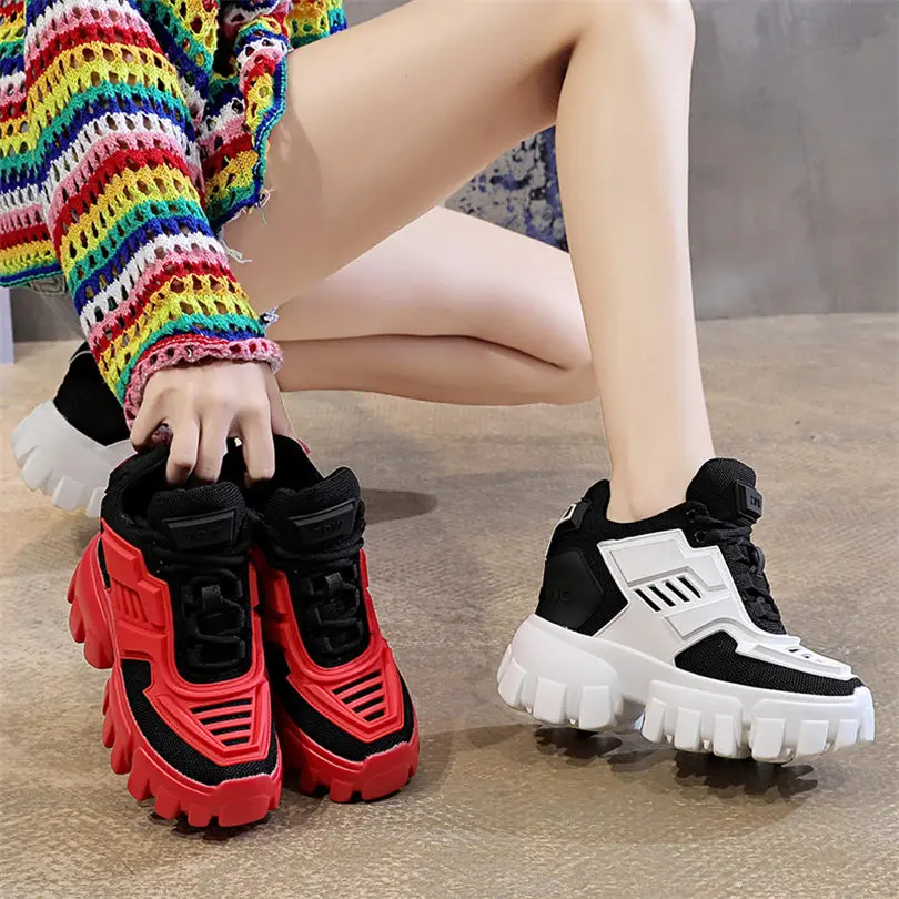 Женские кроссовки дышащие на платформе и танкетке теннисные высоком каблуке