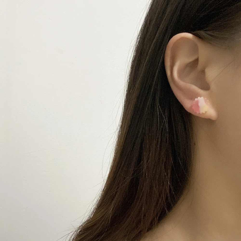 BEAUTY LAYER Красочные смолы Маленькие серьги-шпильки модного утверждения Геометрические круглые для женщин Праздничные ювелирные изделия в подарок.