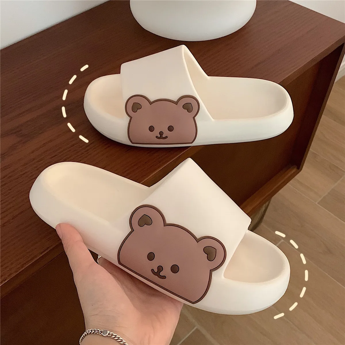 

Womans Slippers Leisure Fashion Cartoon Bear Design for Ladies Daily Wearing Beach Garden Light EVA Thicken Sole Flat Slides
