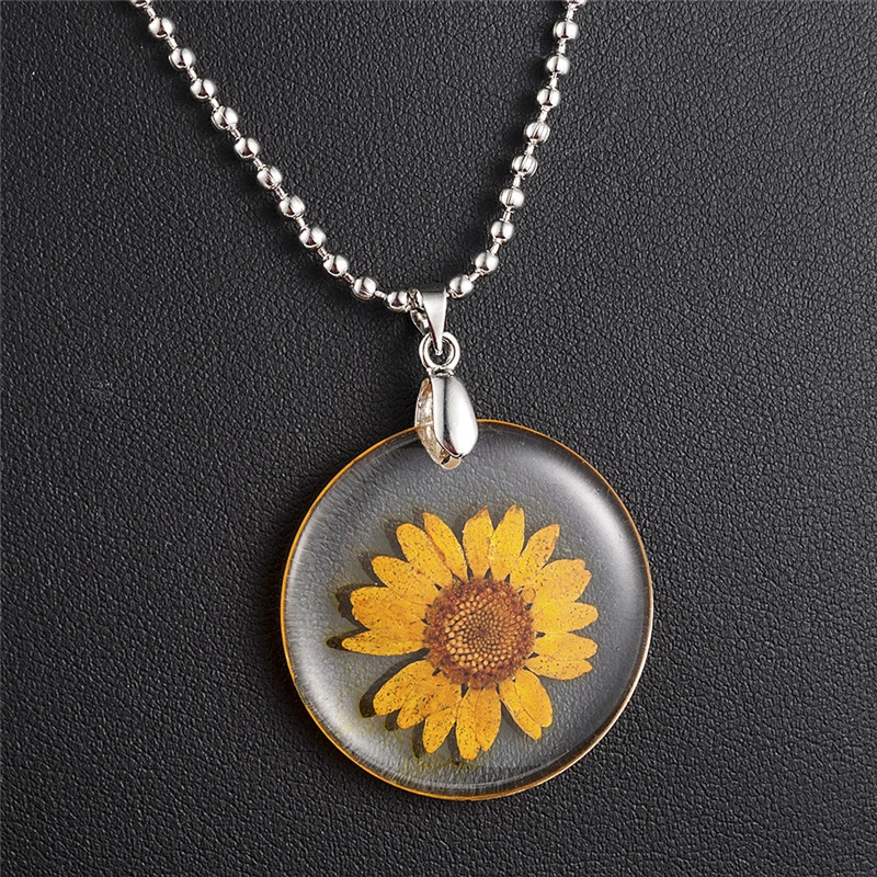 

4 Colors Chrysanthemum Northern Lights Moon Necklace Bohemia Handmade Dried Flowers Women Resin Pendant Wedding Party Chain Gift