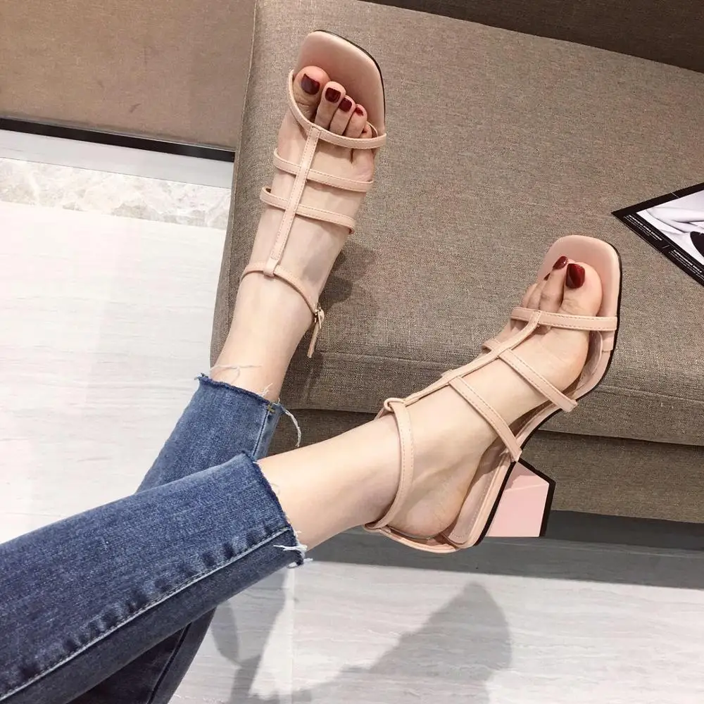 Римские сандалии новые летние женские туфли на высоком массивном каблуке с