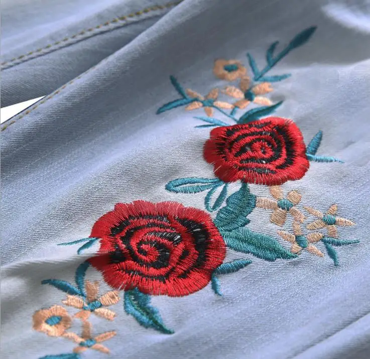 Мужские джинсы с цветочной вышивкой Модные зауженные рваные в стиле хип-хоп