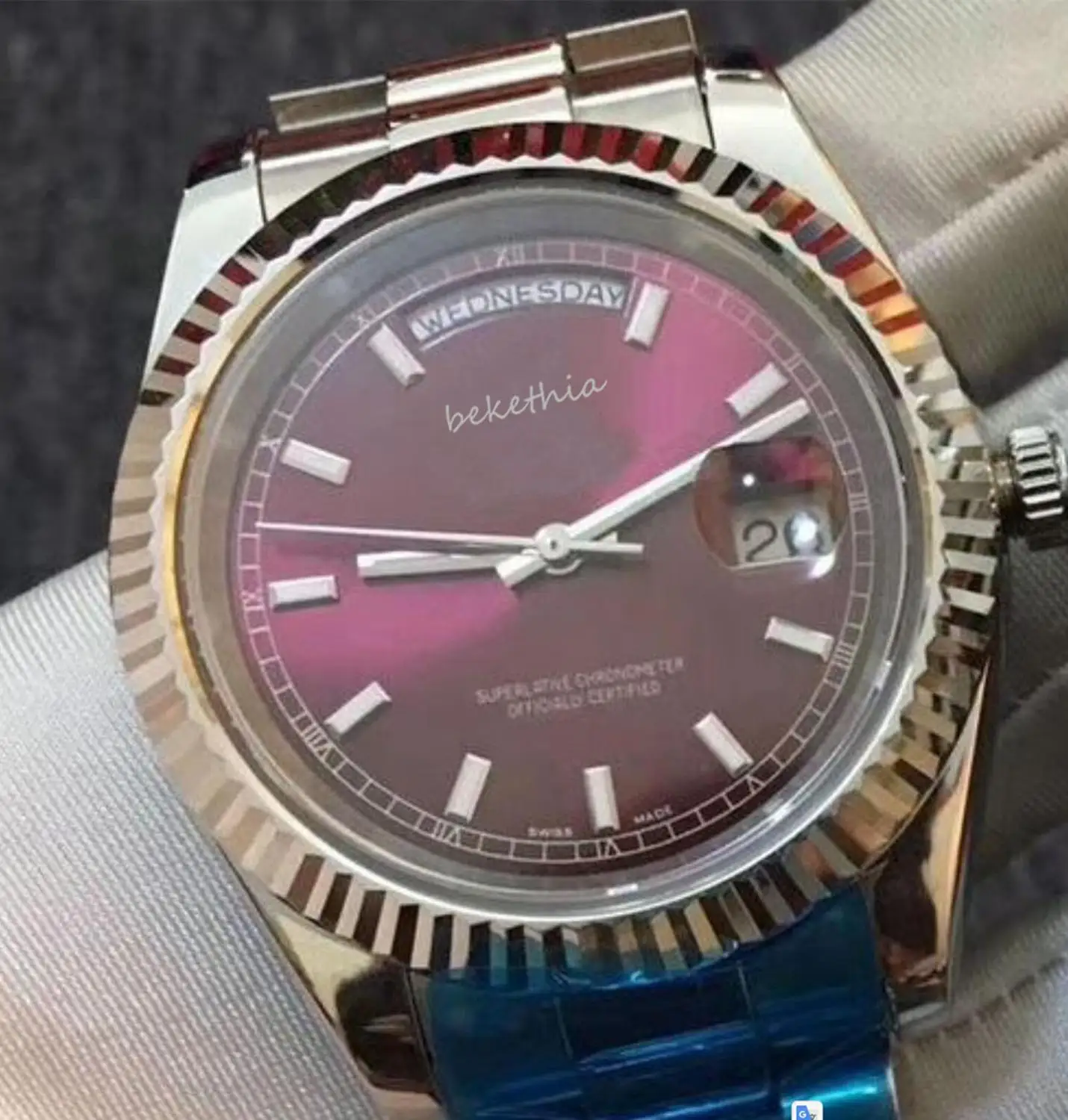 

Men's Automatic Watch Silver Red Dial Date Sapphire Glass 40MM Gold Dial 2813 Stainless Steel Automatic Movement Men Watches