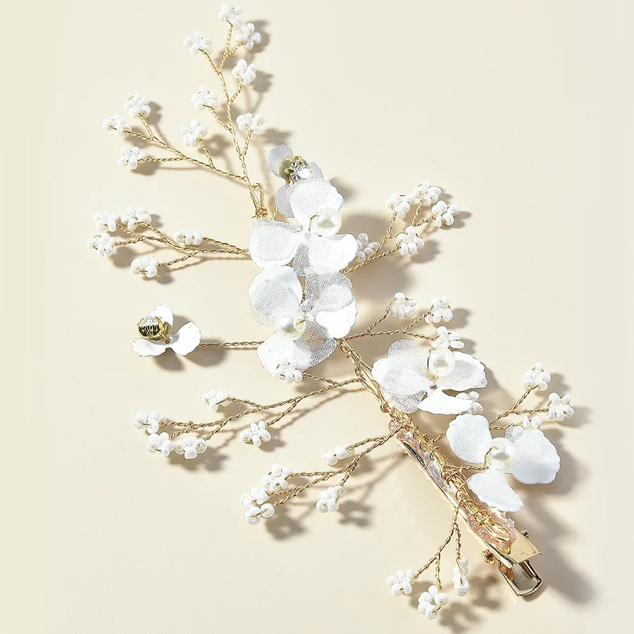 Заколка для волос с белыми цветами и жемчужинами аксессуары подружки невесты