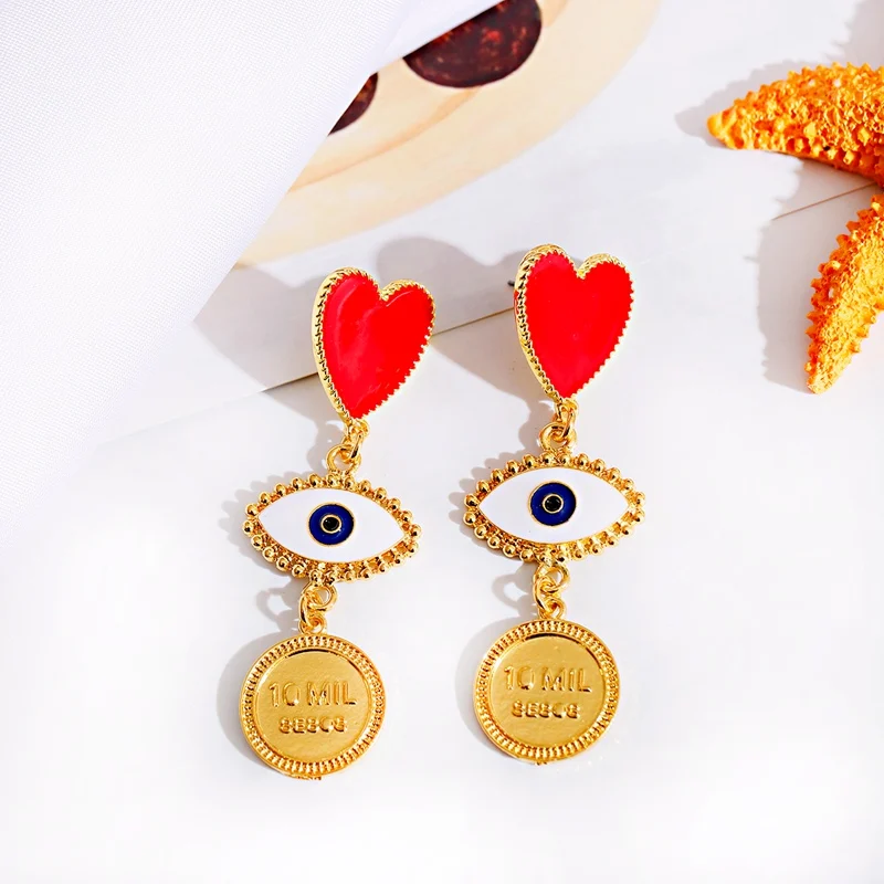 Модные золотые серьги капли с красным сердцем эффектные от сглаза монетами для