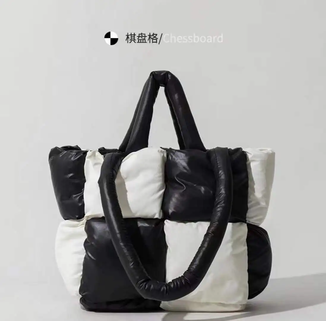 

2022 New Brand Designer Handheld Quilted Shoulder Bag Women Fashion Luxury Winter Women's Large Capacity Filled Crossbody Bag