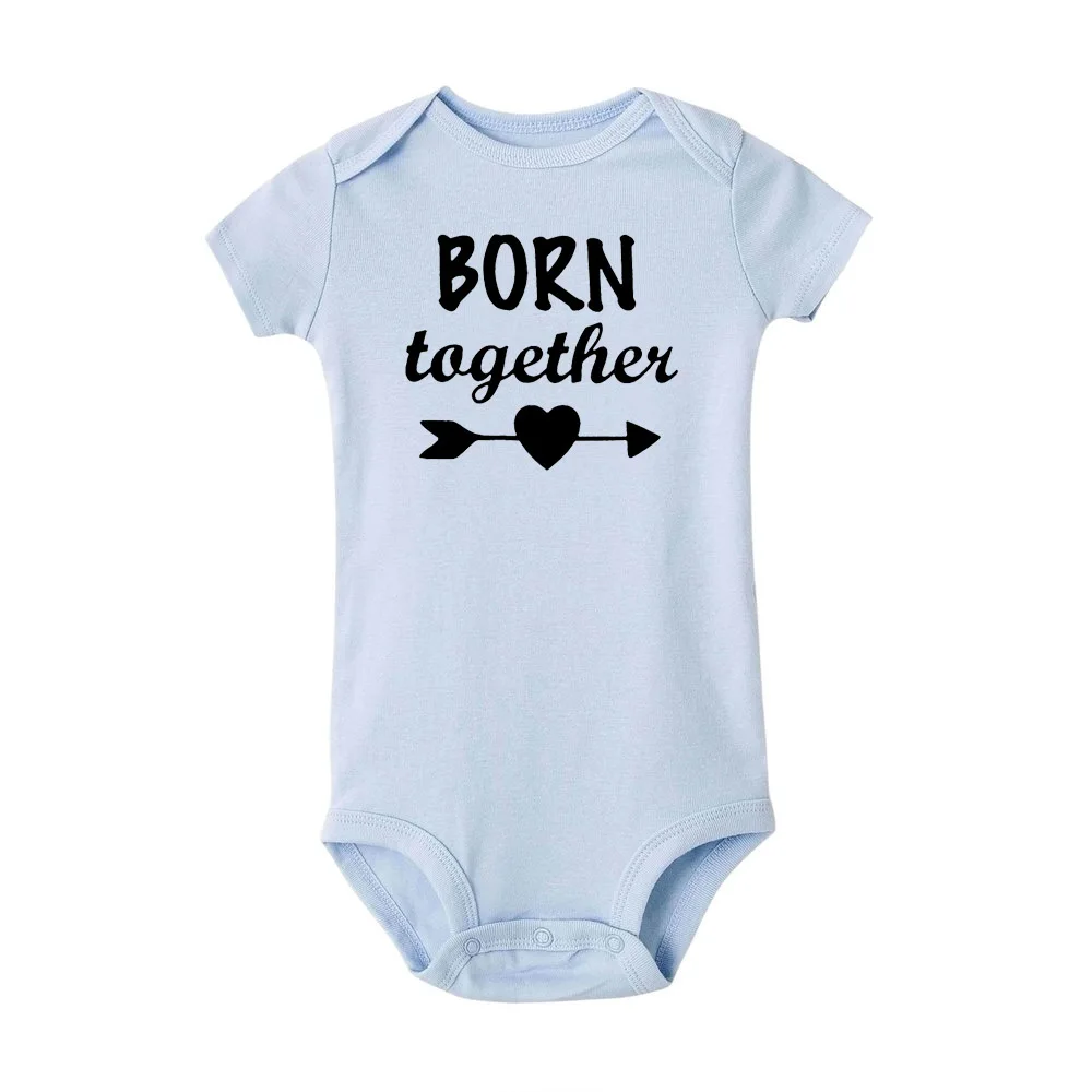 1 предмет, детский летний комбинезон с короткими рукавами и надписью «Born Together and Friends Forever», боди для близнецов, повседневные комбинезоны для малышей