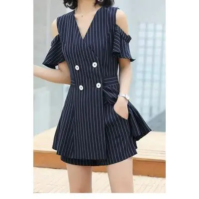 Женский костюм с шортами и двойным рядом пуговиц в полоску | Женская одежда