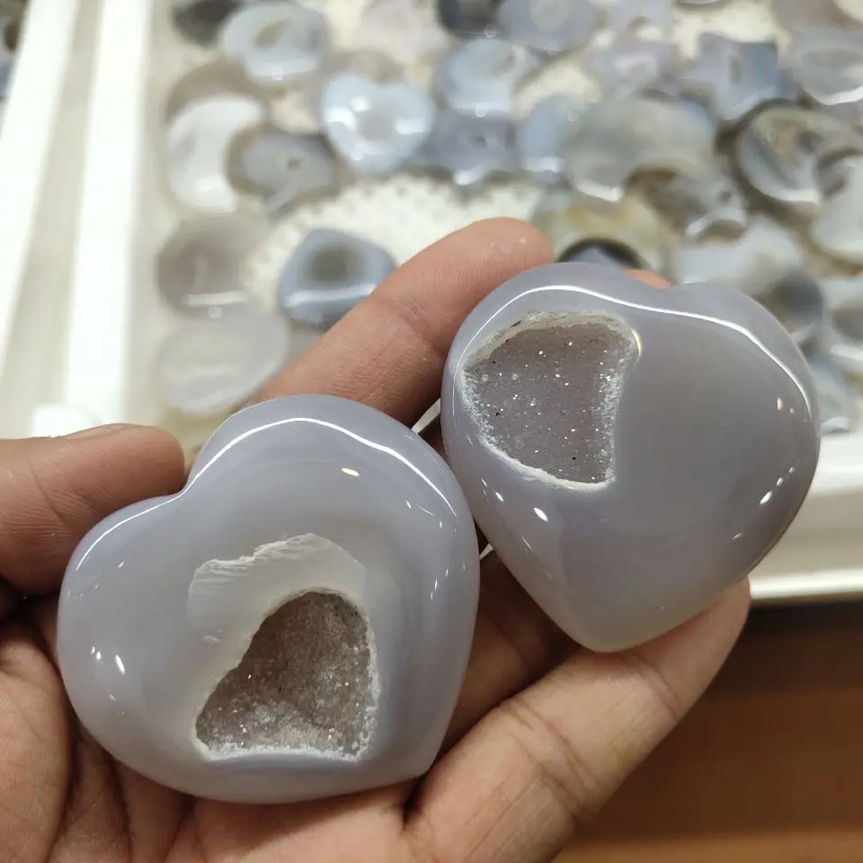 

1pcs AAAA Natural Crystal Hole Agate Hand-Carved, Beautiful Heart Shape Crystal Carving, Crystal Christmas Gift Christmas Eve