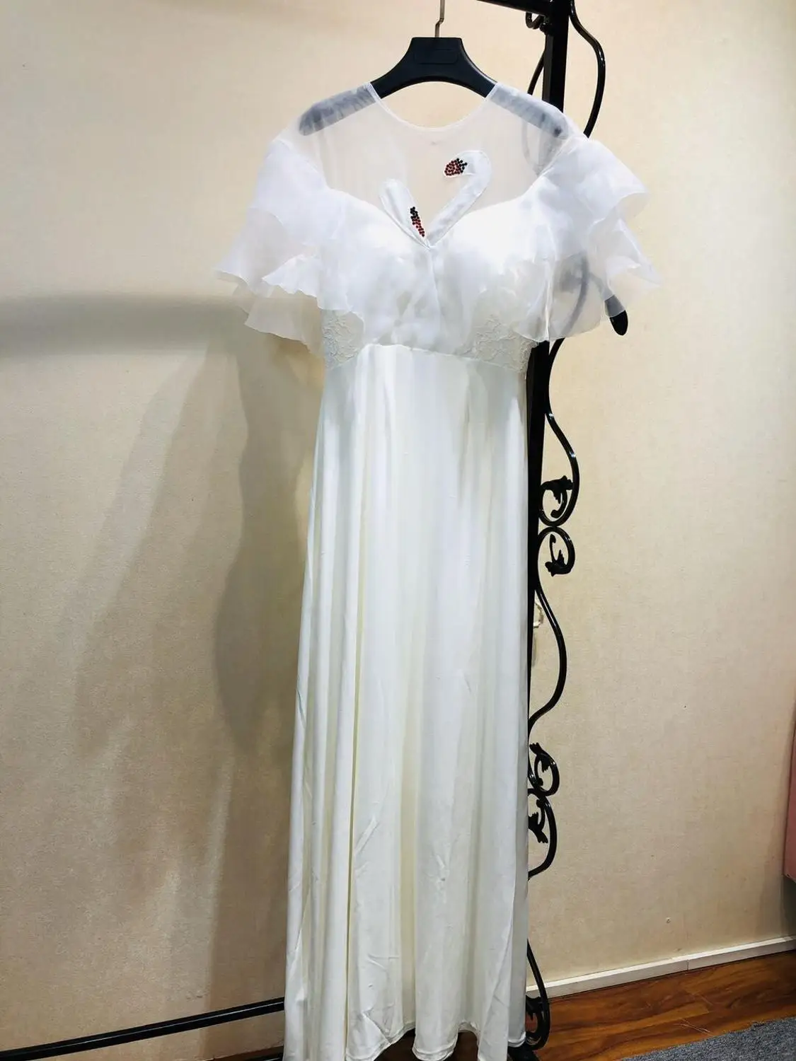 

Ready to ship new sample thin elastic summer wedding gown o neck zipper back spacious sleeves beach wedding dress