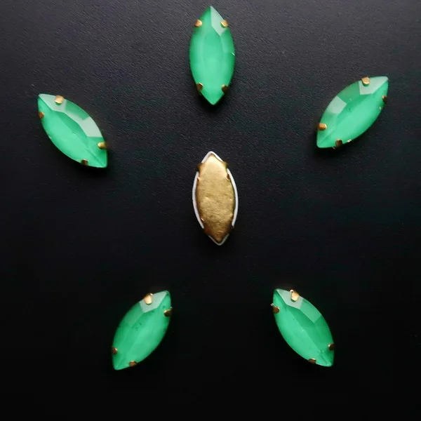 A10 Emerald Золотой коготь настройки желе конфеты стекло и AB цвета кристалл 7*15 мм Navette Маркиза Форма пришить стразы бусины Одежда diy отделка - Цвет: A10 Emerald