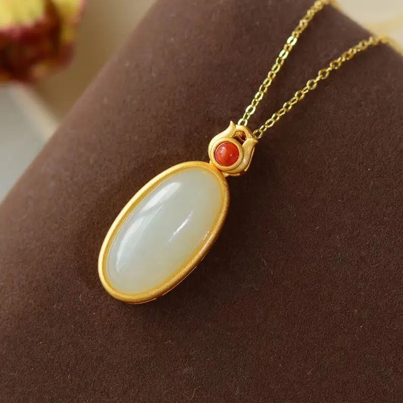 

Natural Hotian Jade Pendant White Jade South Red Clavicle Chain Inlaid Gilding Craft Lasting Color Retention Sup