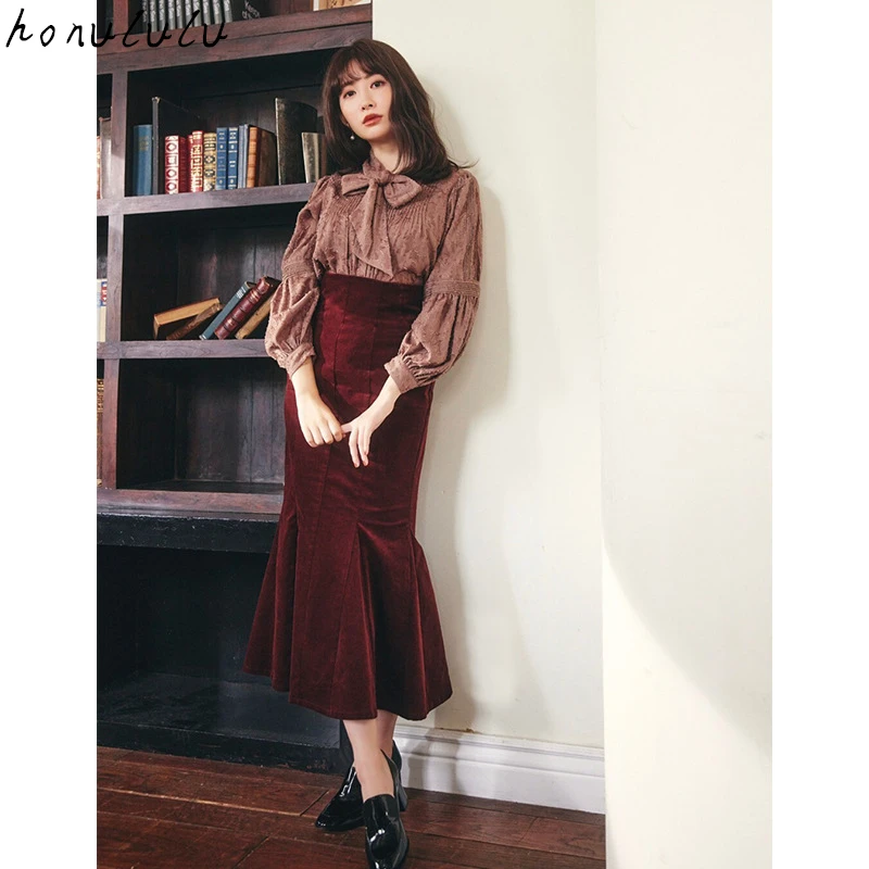 

2021 autumn and winter new Xiaojima Yangna with the same temperament velvet fishtail skirt women