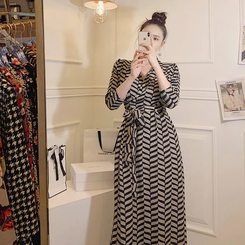 Vestidos de oficina coreanos para mujer, vestido largo elegante Vintage con cuello en V y manga de tres cuartos, estampado a cuadros, novedad de verano de 2021