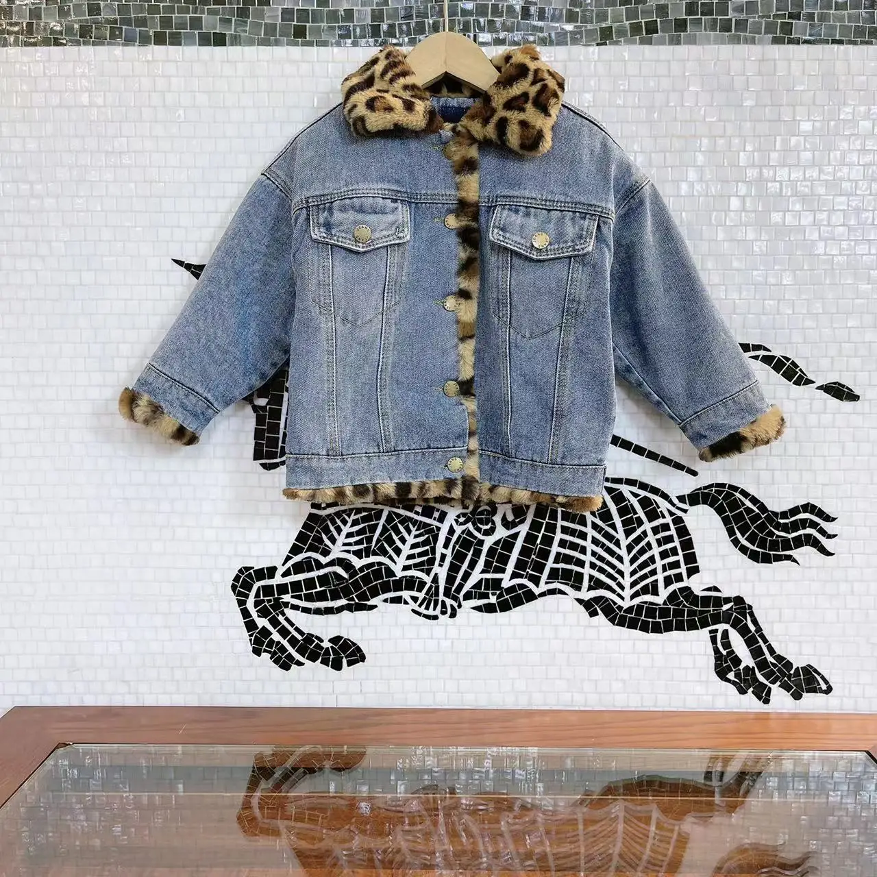 

Высококачественная джинсовая куртка для девочек на заказ, новинка осень-зима 2021, стеганая куртка в европейском и американском стиле с леопа...