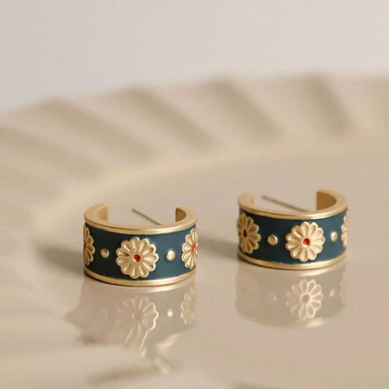 

1 Pair Vintage Enamel Flower Daisy Earrings Square/Round Ear Studs Women Fashion Jewelry Birthday Gifts