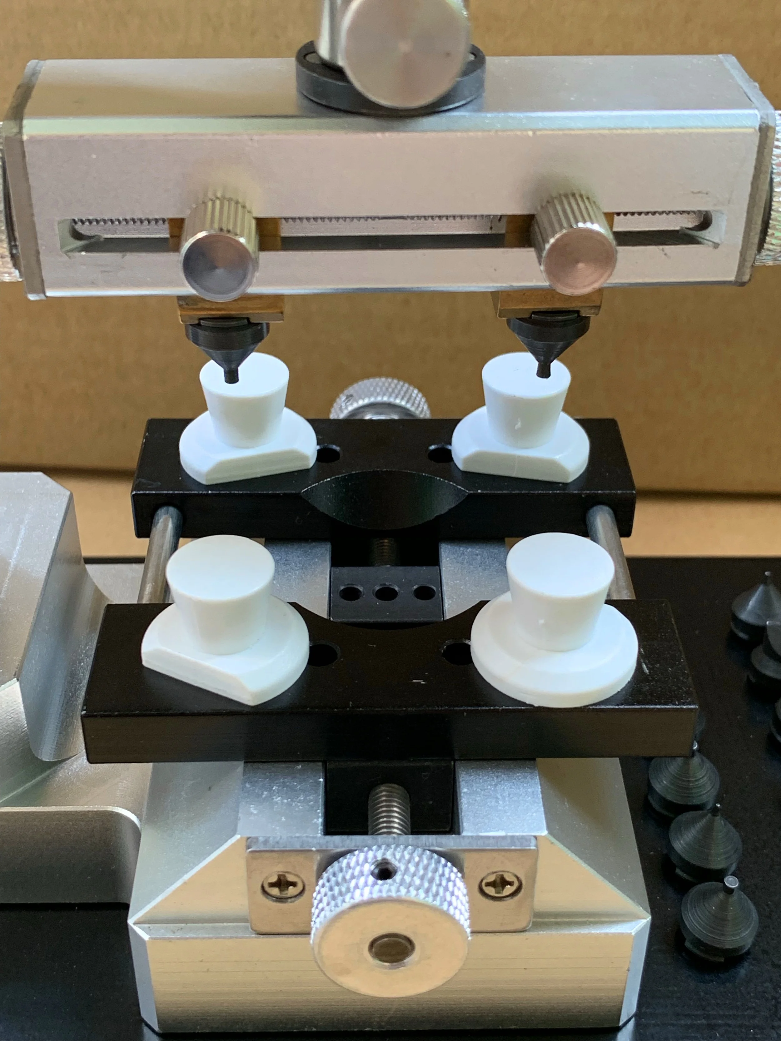 5700 устройство для открывания и закрытия корпуса часов | Наручные часы