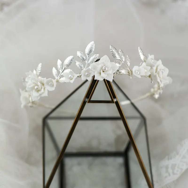 

Аксессуары для волос для невесты с Белыми Керамическими цветами