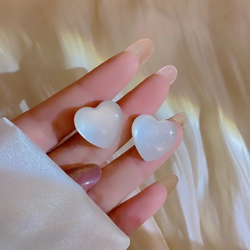 

New Trendy Acrylic Minimalism Shine Love Heart Stud Earrings For Women Universal Temperament Daily Ear Jewelry