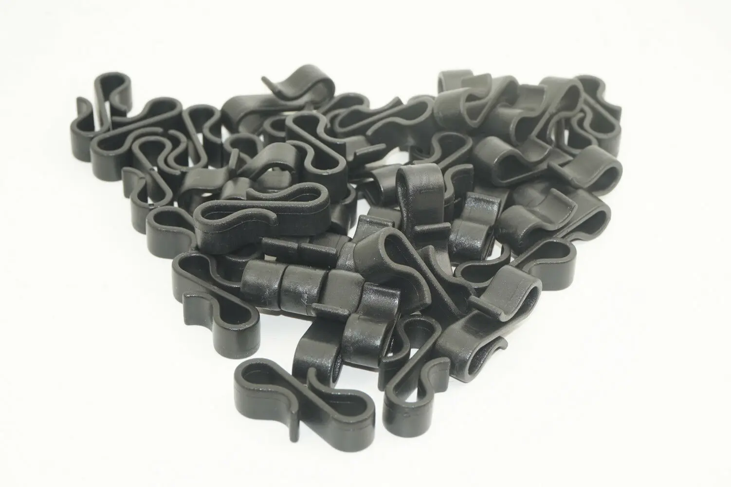 крепление для уличной гирлянды. крючки для крепления уличной гирлянды. крепление гирлянды на фасаде. крепеж гирлянды на крыше. крепление для гирлянды на крышу.