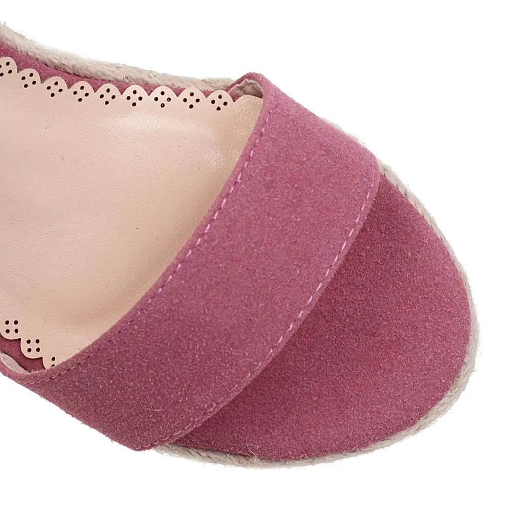 Женские сандалии-гладиаторы с открытым носком на танкетке однотонные