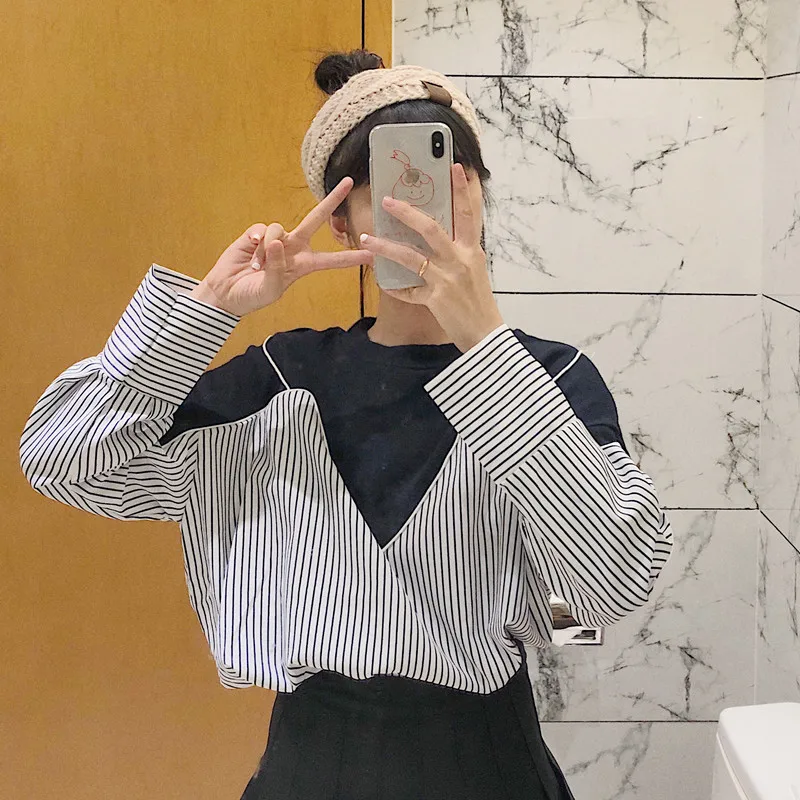 Женская футболка с длинным рукавом белая в полоску высоким воротником западном