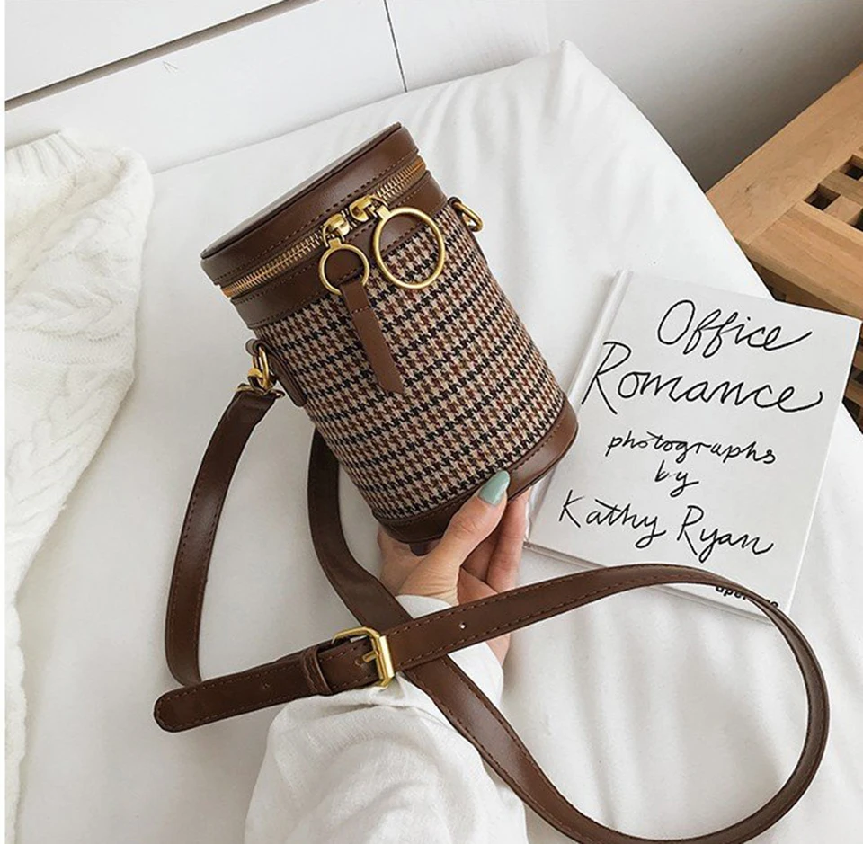 Женская сумка мешок через плечо мессенджер в клетку модная однотонная сумочка