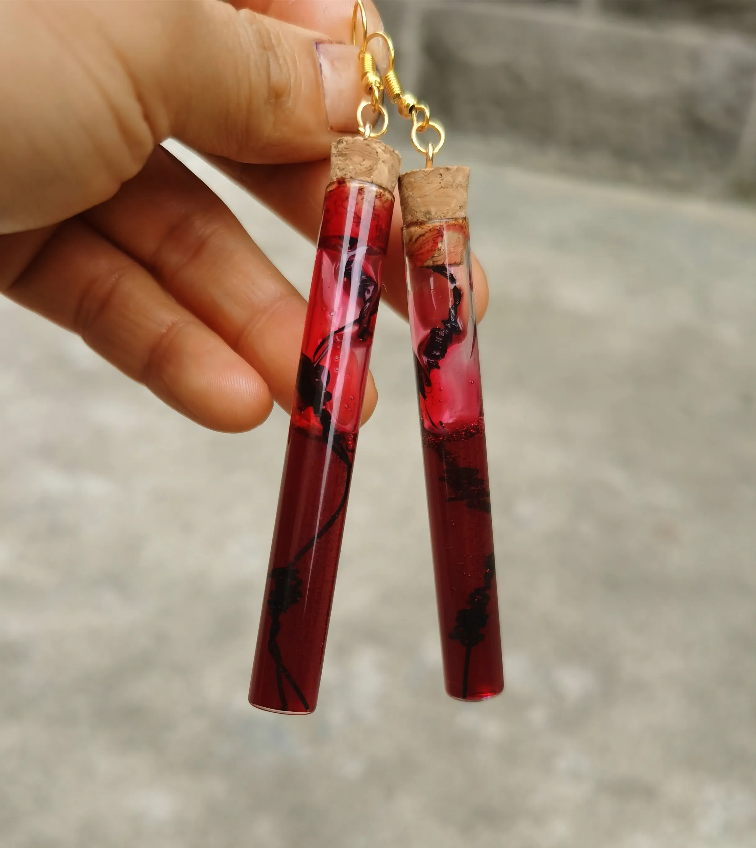 Серьги из колючей проволоки ручной работы с кровяным наполнением (LongTube)