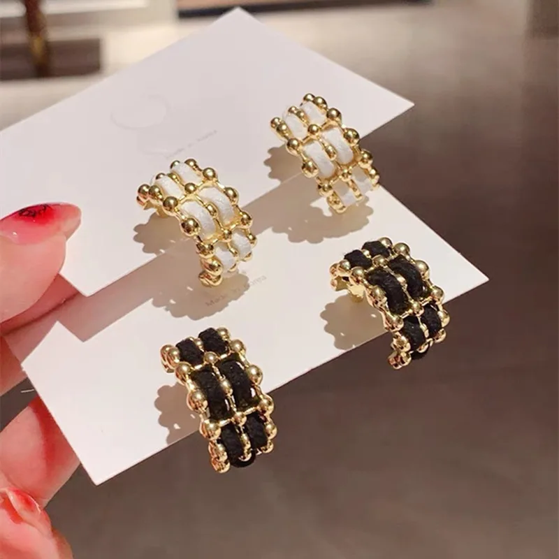 

Autumn and Winter Hand-woven Color Matching C-shaped Earrings Simple Temperament Hypoallergenic Earrings Jewelry Gift