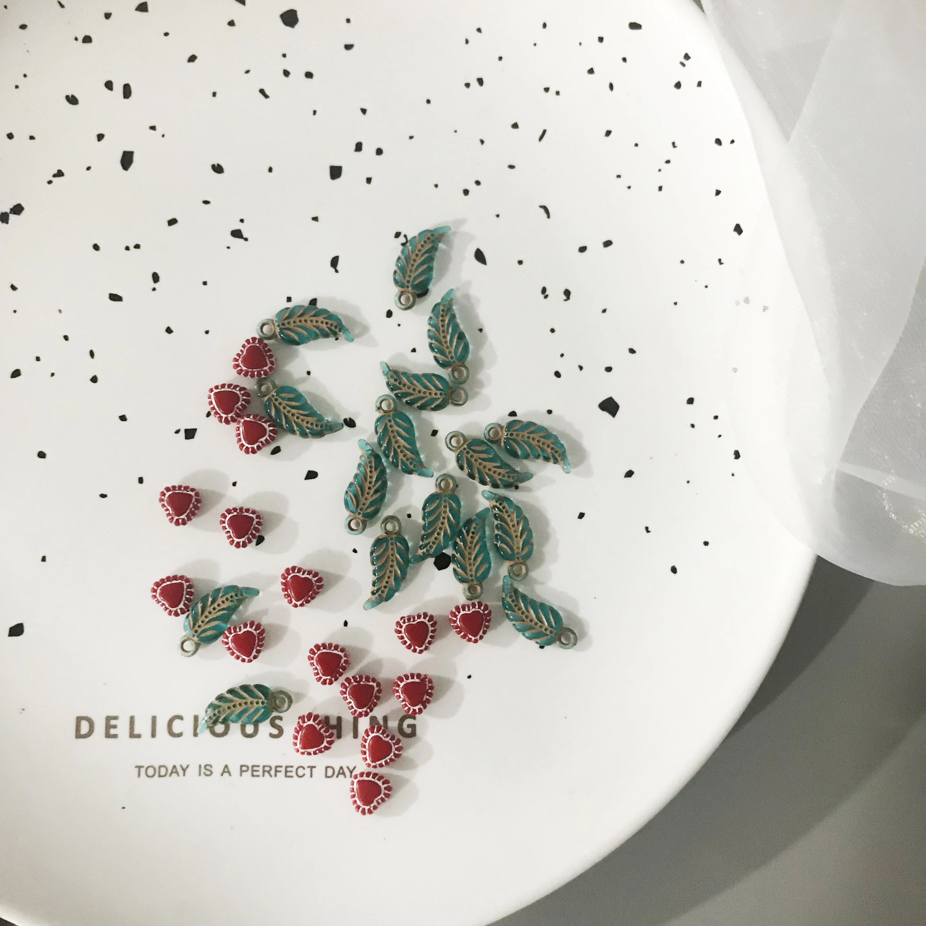 100 миниатюрные красные рисунки любви золотые и зеленые листья акриловые